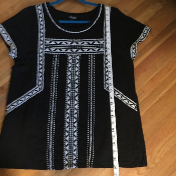 Lucky Brand embroidered B&W tee - Picture 8 of 8